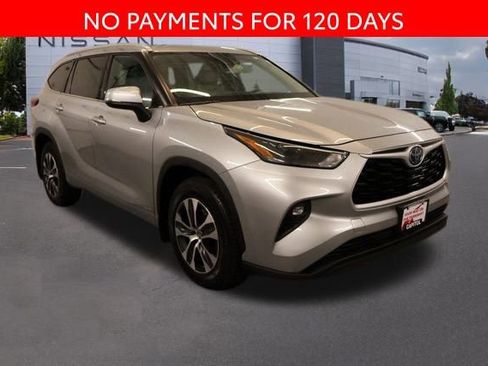 Used 2022 Toyota Highlander XLE image 1