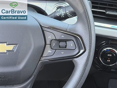 Certified 2025 Chevrolet Trax LT w/ Sunroof Package FWD image 23