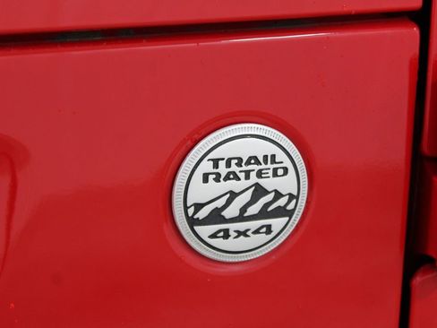 Used 2018 Jeep Wrangler Unlimited Sahara image 17