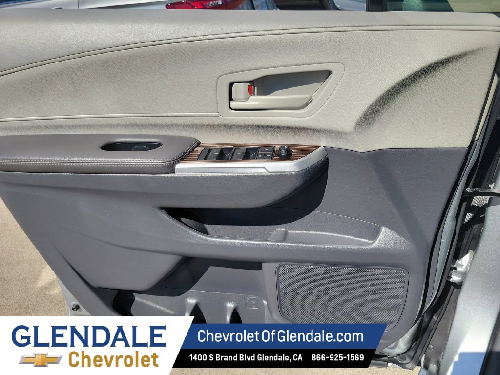 Used 2023 Toyota Sienna LE FWD image 27