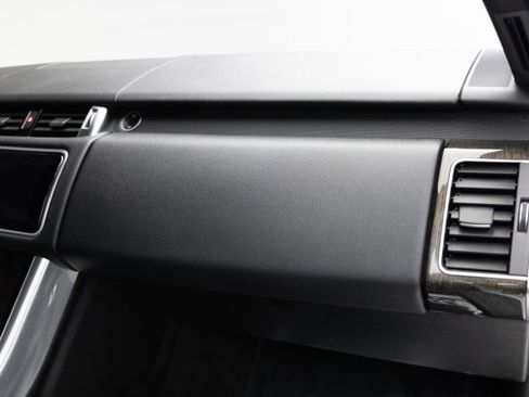 Used 2018 Land Rover Range Rover Sport SE image 30