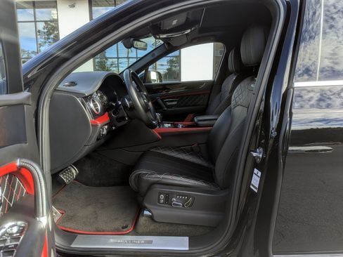 Used 2018 Bentley Bentayga Mulliner image 13