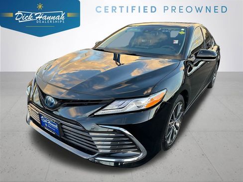 Certified 2022 Toyota Camry XLE image 1