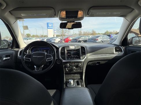 Used 2022 Chrysler 300 Touring w/ Sport Appearance Package image 22