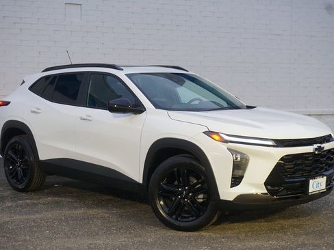 Used 2025 Chevrolet Trax ACTIV w/ Sunroof Package image 3