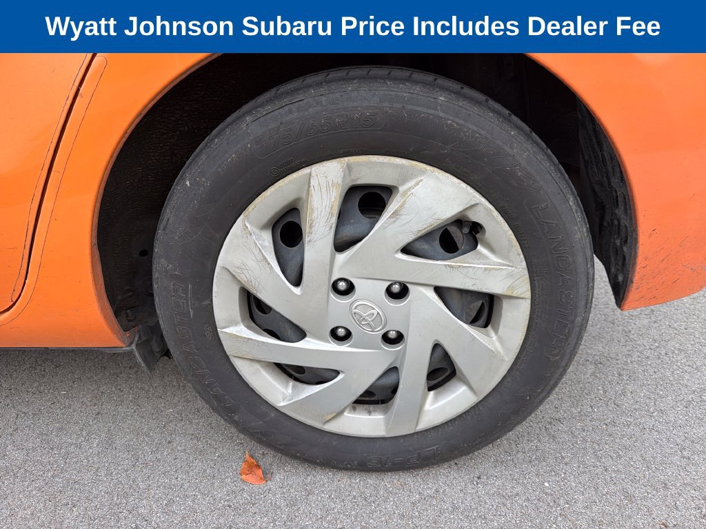 Used 2015 Toyota Prius C Two w/ Preferred Accessory Package FWD image 5