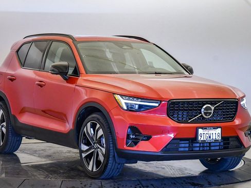 Certified 2025 Volvo XC40 B5 Ultra w/ Climate Package image 6