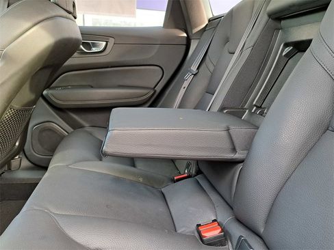 Used 2025 Volvo XC60 B5 Plus image 22