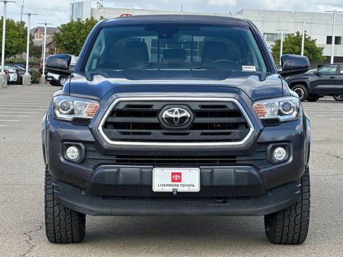 Used 2018 Toyota Tacoma SR5 RWD image 9