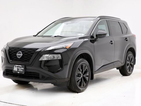 Used 2023 Nissan Rogue SV w/ SV Premium Package image 2
