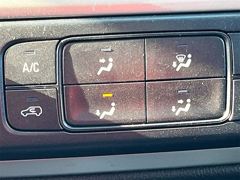 Used 2022 Chevrolet Colorado ZR2 w/ ZR2 Midnight Special Edition image 16