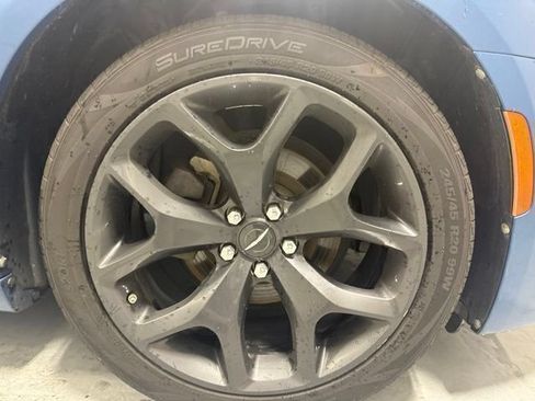 Used 2020 Chrysler 300 Touring w/ Sport Appearance Package RWD image 4
