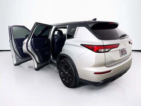 Used 2023 Mitsubishi Outlander SEL FWD image 18