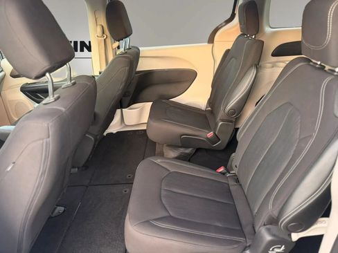 Used 2023 Chrysler Voyager LX w/ Fleet Security Group FWD image 17