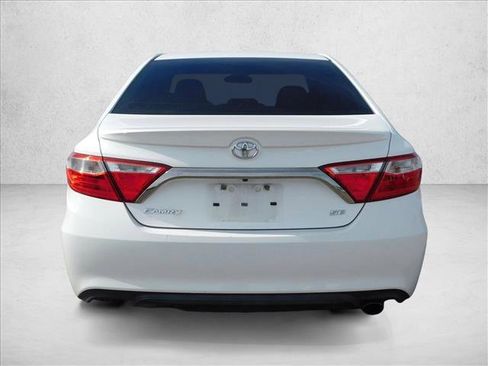 Used 2017 Toyota Camry SE image 6