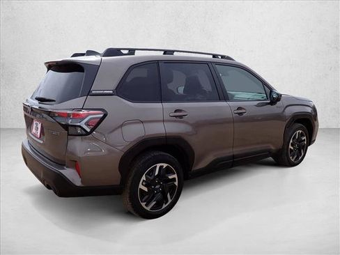 Used 2025 Subaru Forester Premium AWD/4WD image 4