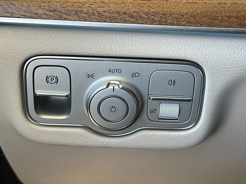 Certified 2025 Mercedes-Benz GLE 450e 4MATIC w/ Winter Package image 37
