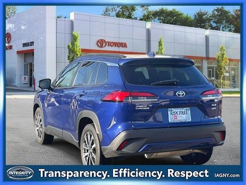 Used 2023 Toyota Corolla Cross XLE image 8