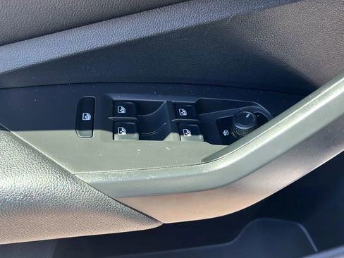 Used 2019 Volkswagen Jetta SE w/ Cold Weather Package FWD image 14