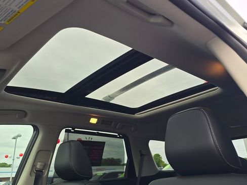 Certified 2024 Nissan Pathfinder SL w/ SL Premium Package FWD image 19