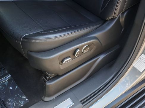 Used 2024 GMC Yukon Denali AWD/4WD image 11