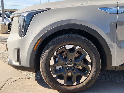 New 2025 Kia Sorento S image 5
