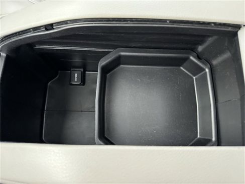 Used 2017 Toyota Highlander XLE image 21