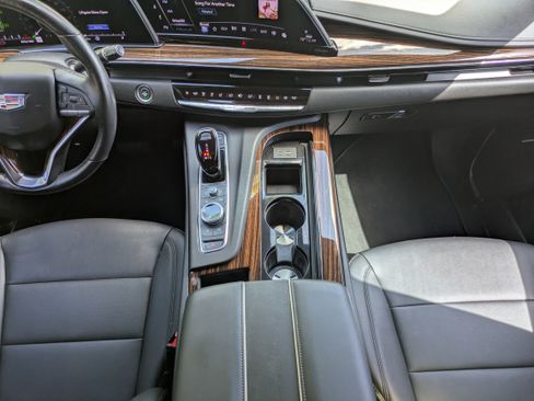 Used 2022 Cadillac Escalade Luxury image 12