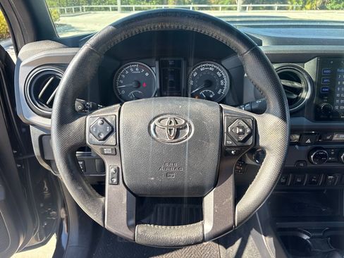 Used 2016 Toyota Tacoma 2WD Double Cab image 17