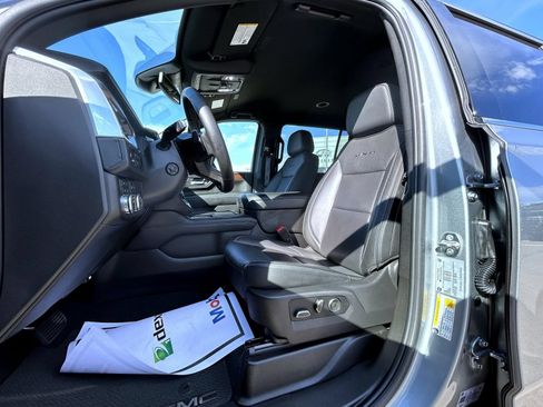 Used 2025 GMC Yukon XL Denali AWD/4WD image 10