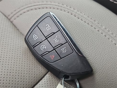 Used 2023 GMC Yukon XL SLT image 39