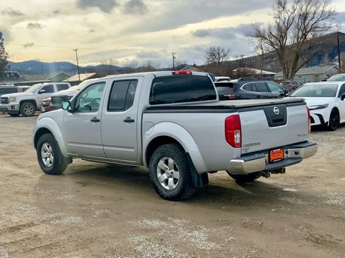 Used 2012 Nissan Frontier SV image 3