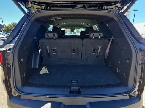 Used 2023 Chevrolet Traverse LT FWD image 25