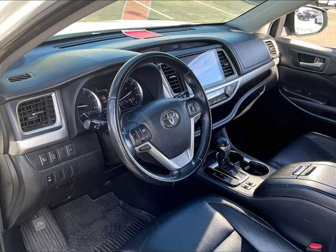 Used 2018 Toyota Highlander XLE AWD/4WD image 15