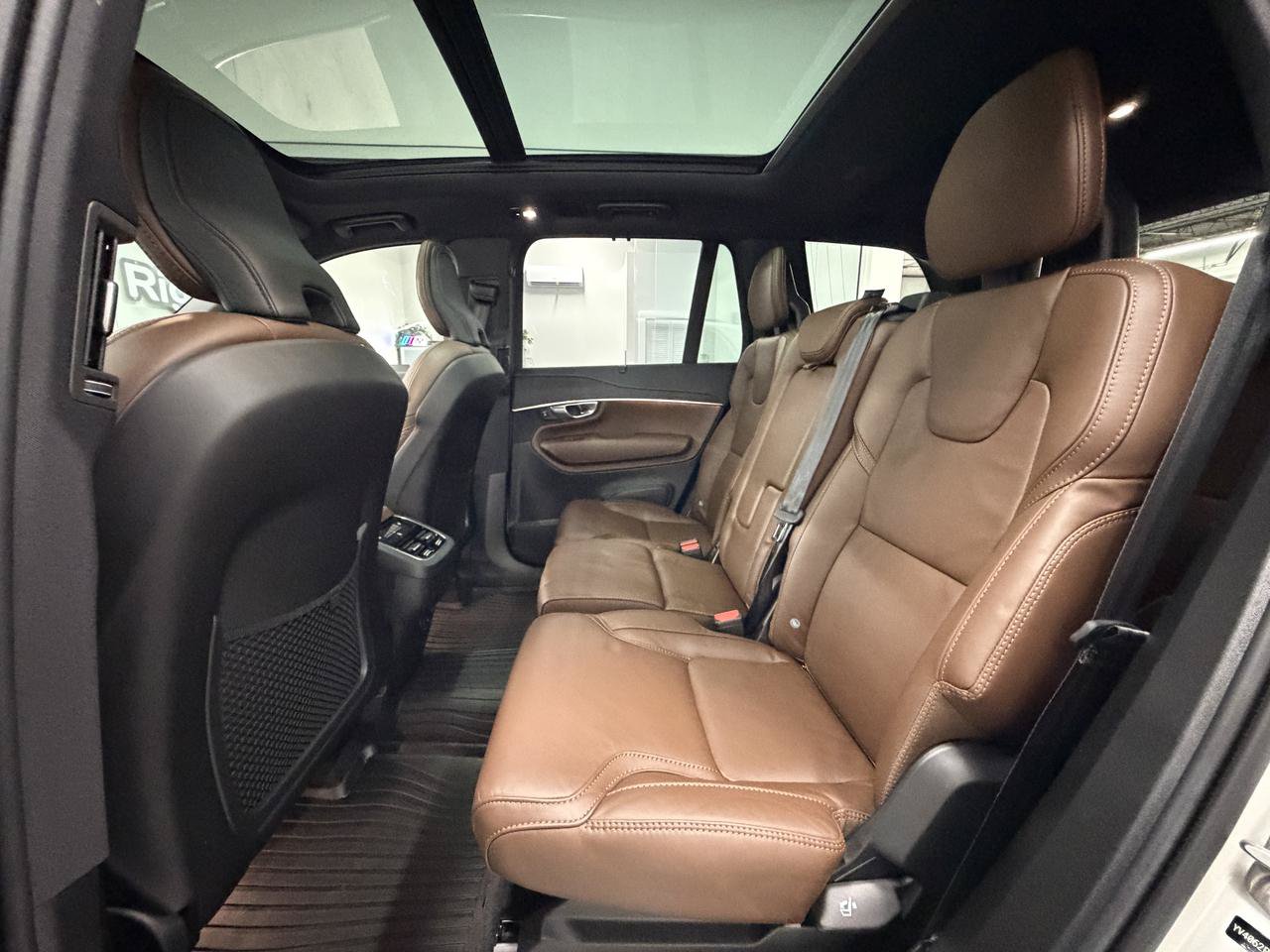 Used 2025 Volvo XC90 B6 Ultra w/ Protection Package Premier AWD/4WD image 13