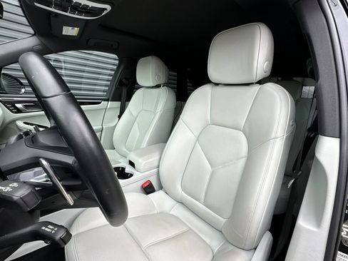Certified 2023 Porsche Macan S AWD/4WD image 5