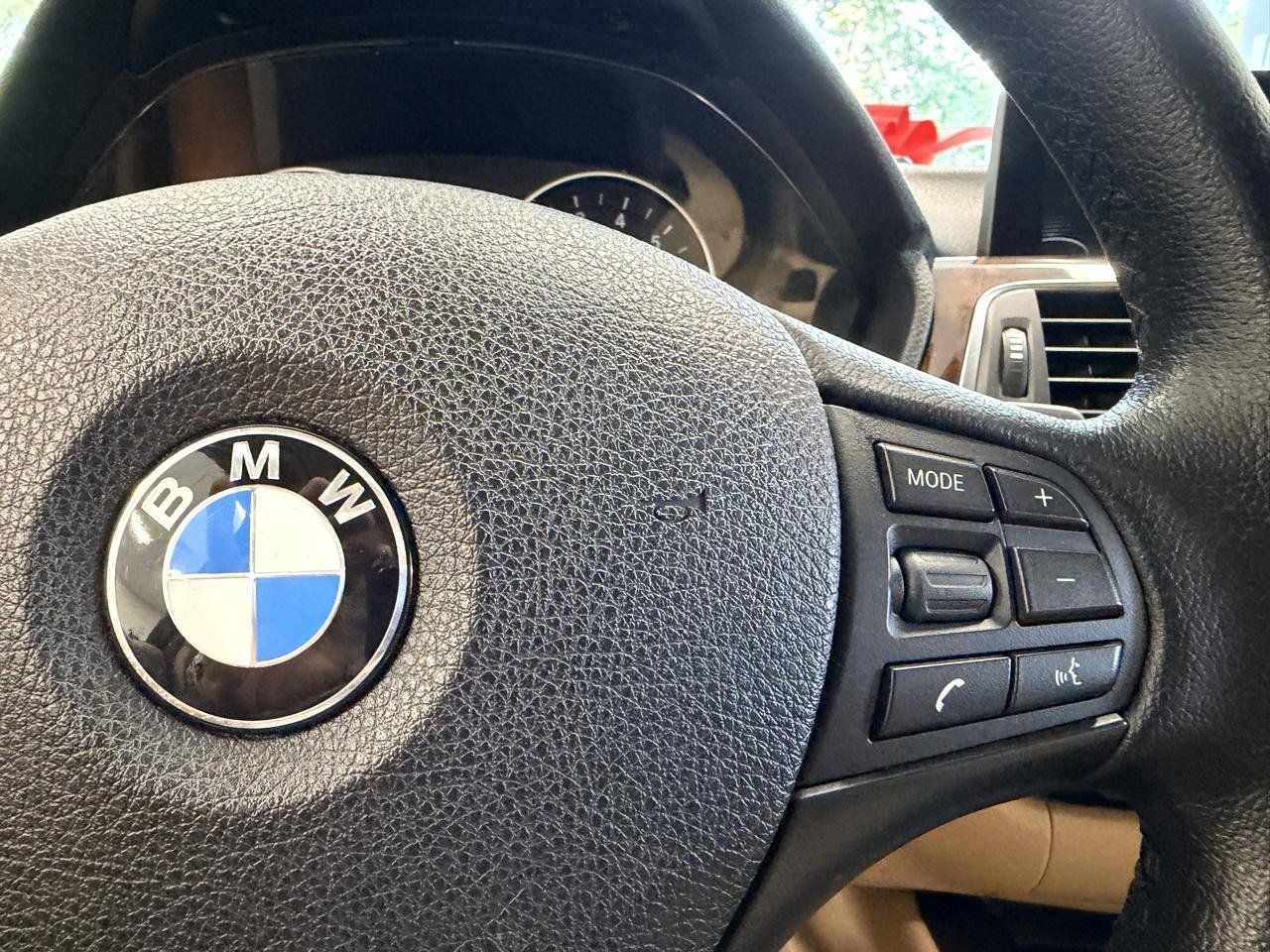 Used 2016 BMW 320i xDrive Sedan AWD/4WD image 25