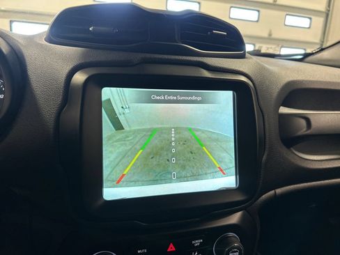 Used 2022 Jeep Renegade Altitude w/ Convenience Group AWD/4WD image 22