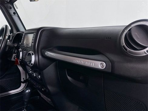 Used 2017 Jeep Wrangler Unlimited Rubicon image 28