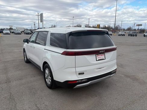 Used 2024 Kia Carnival LX image 4