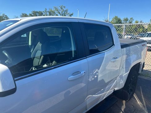Used 2020 Chevrolet Colorado LT AWD/4WD image 14