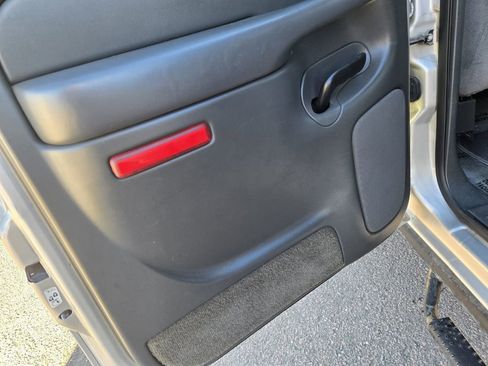 Used 2005 GMC Sierra 2500 SLE w/ Heavy-Duty Power Package image 18