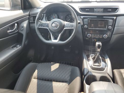 Used 2020 Nissan Rogue SV AWD/4WD image 18