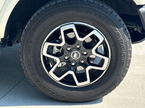 Used 2025 Ford Bronco Outer Banks AWD/4WD image 11