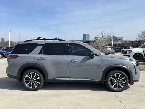 New 2026 Nissan Pathfinder Platinum FWD image 3