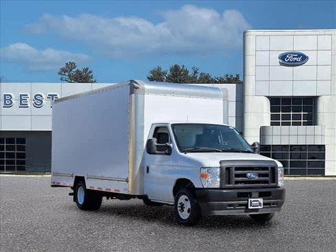 Used 2024 Ford E-350 and Econoline 350 Super Duty w/ Driver's Safety Package RWD image 13