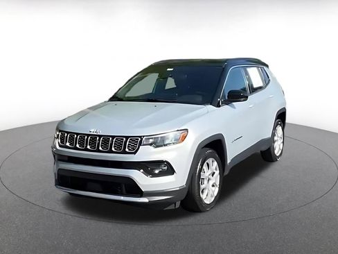 Used 2025 Jeep Compass Limited AWD/4WD image 7