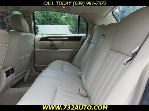 Used 2007 Lincoln Town Car Signature RWD image 9
