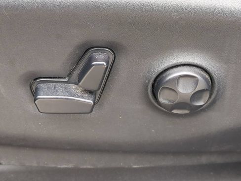 Used 2020 Chrysler Pacifica Touring w/ Advanced Safetytec Group FWD image 22