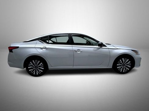 Used 2025 Nissan Altima 2.5 SV FWD image 4